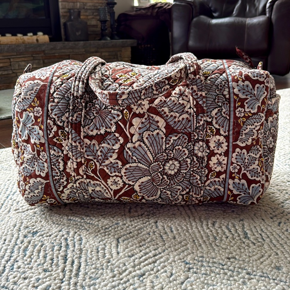 *Gently Used* Vera Bradley Original Large Duffel in Retired Slate Blooms Pattern